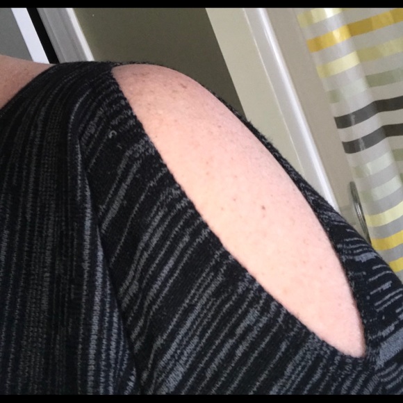 🖤COLD SHOULDER. New Directions. Worn once. - Picture 4 of 6